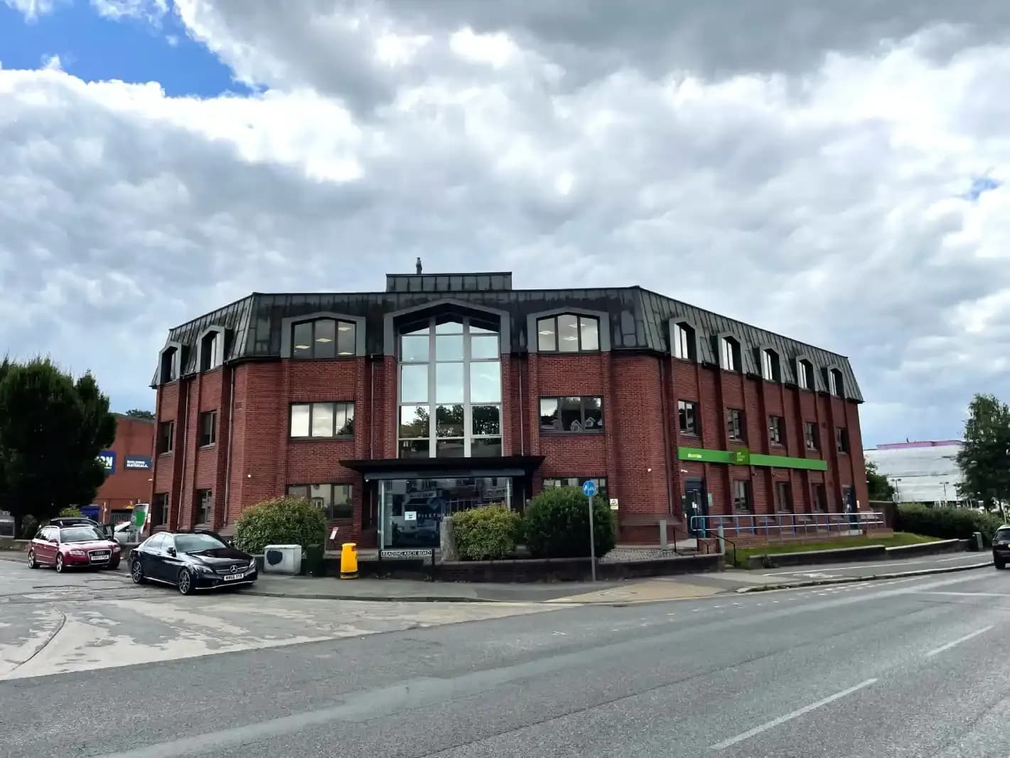 Fileturn House <br/> <span class="text-[#A1997F]">Redhill</span>